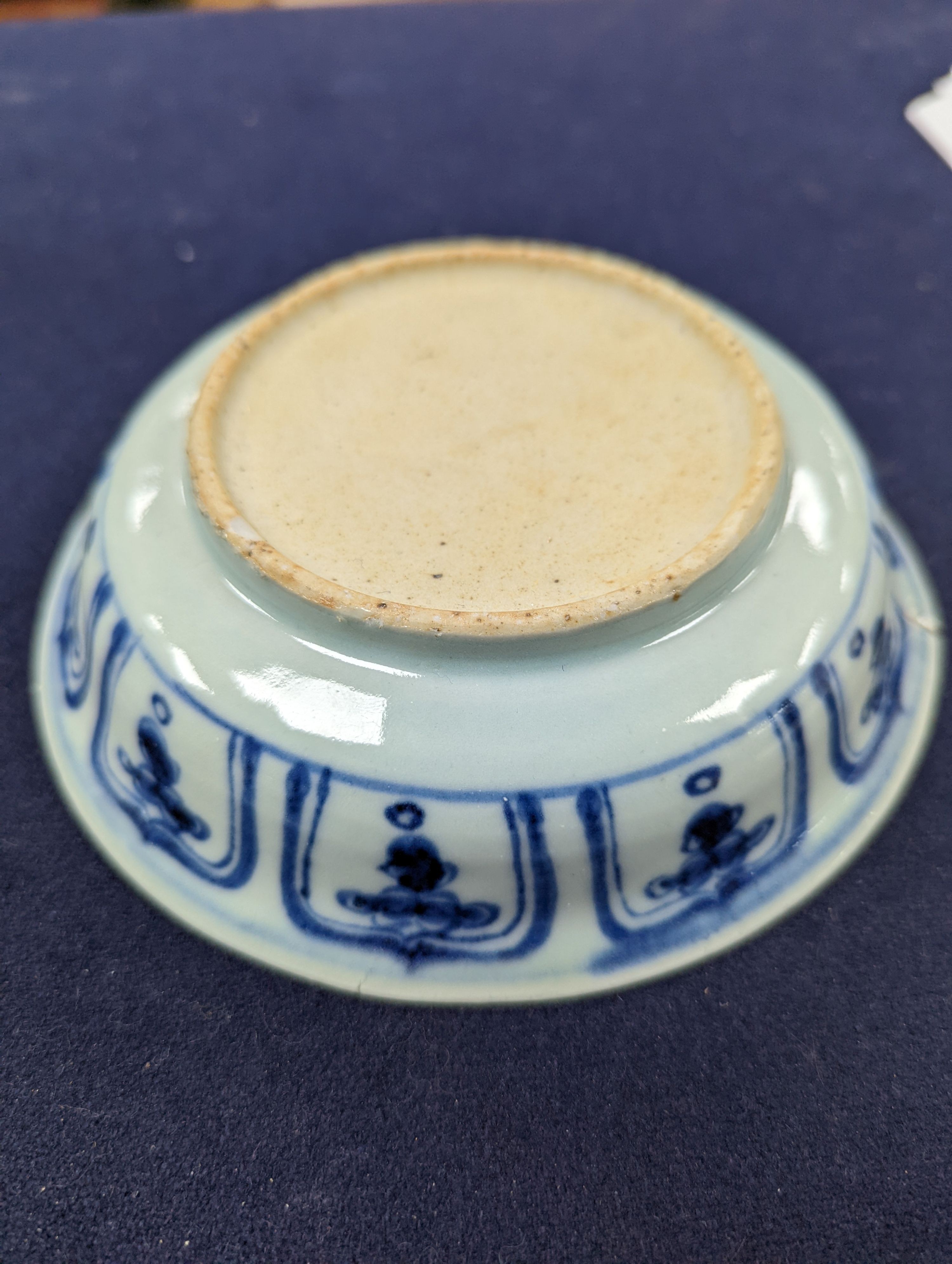 A Chinese blue and white dish, Ming dynasty, 15cm